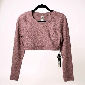 NWT Mono b Textured Leopard Print Athletic Crop Top in Mauve